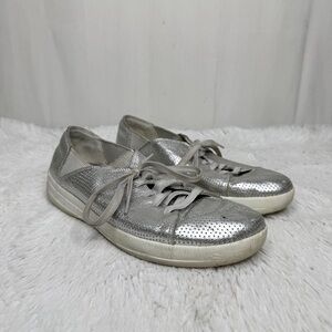 FITFLOP / Rally silver metallic lace up comfort sneakers / 10